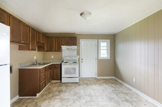 Building Photo - 1053 Rulnick St