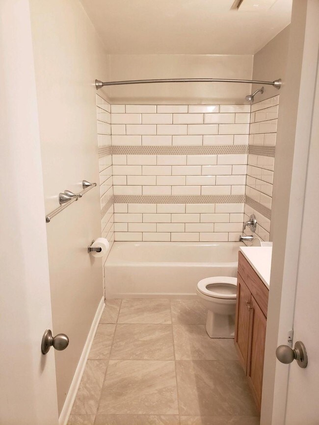 Building Photo - 355 Vista
