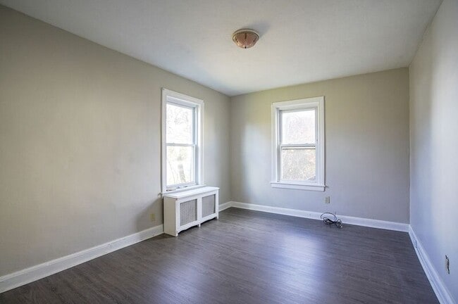 Building Photo - 42R Jefferson St