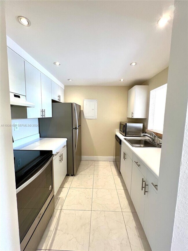 Foto del edificio - 2160 SW 16th Ave