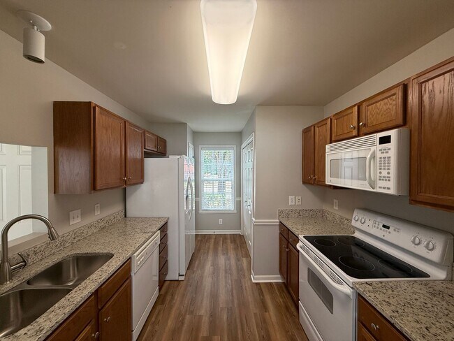 Foto del edificio - 2403 Mid Salem Dr