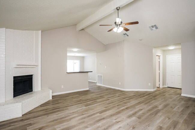 Foto del edificio - 16751 Dew Drop Ln