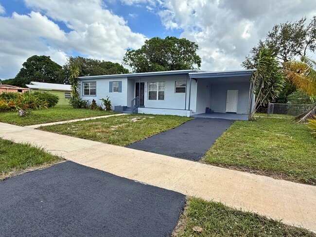 Foto del edificio - 3520 NW 178th St