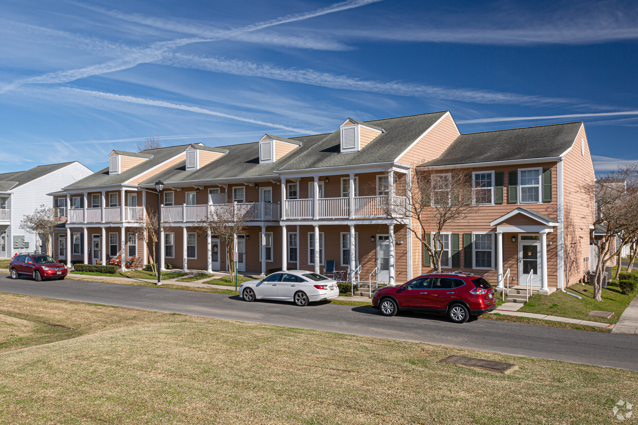 Aviation Oaks Exterior - Naval Air Station Joint Reserve Base