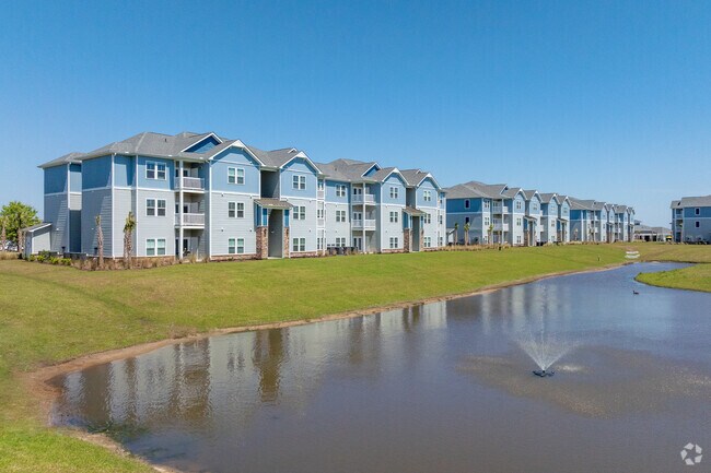 Apartamentos con vistas al estanque. - Sunscapes