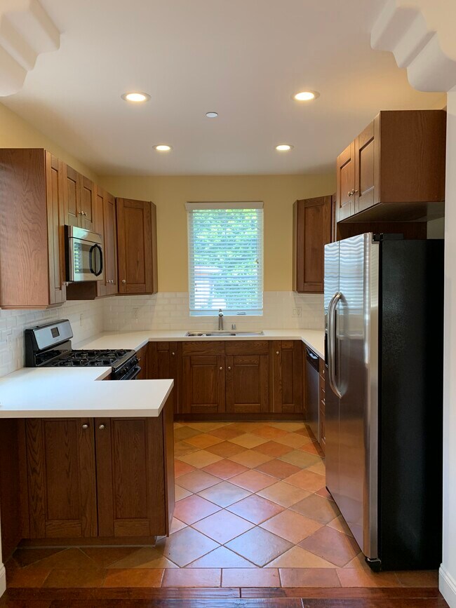 Gourmet kitchen with plenty of storage space - 1348 N Stanley Ave