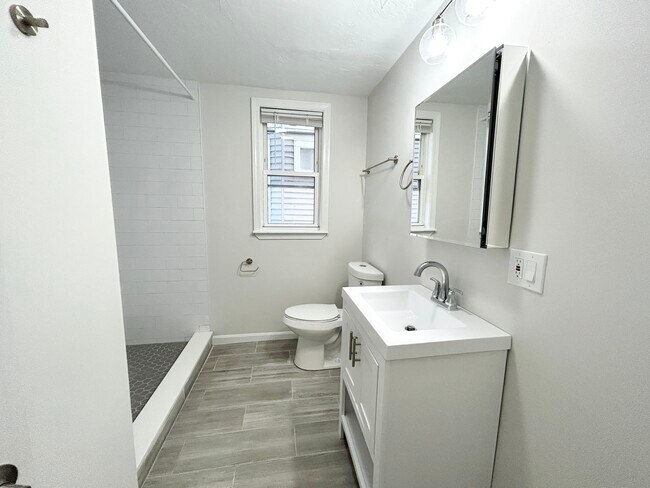 Foto del edificio - 157 E Cottage St