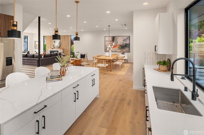 Building Photo - 4Bd/4.5Ba Seattle Home