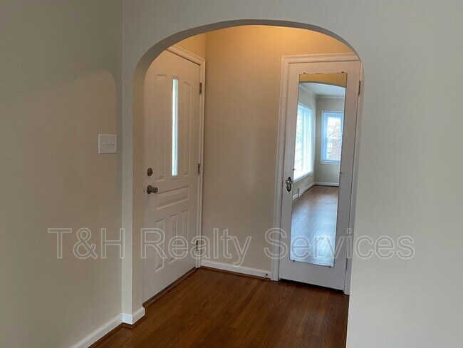 Building Photo - 1230 N Downey Ave