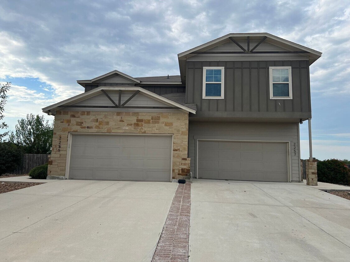 Primary Photo - Luxury 3/2.5 2 Story Townhouse in NBTX