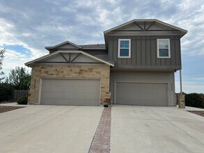 Building Photo - 2257 Avery Village