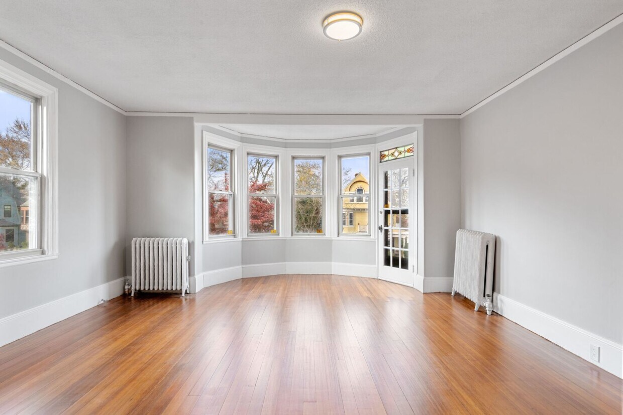 Primary Photo - 39 Melville Ave