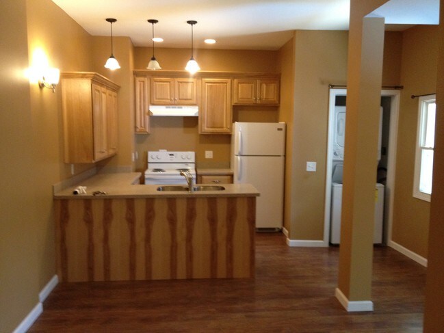 Interior Photo - 545 W Main St