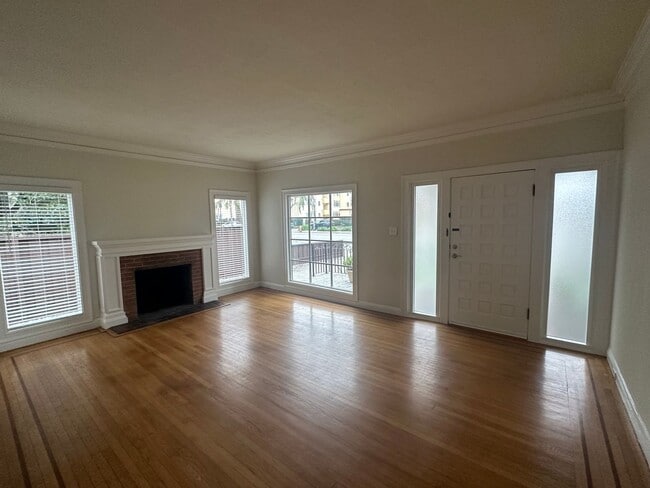 Building Photo - 820 N El Camino Real
