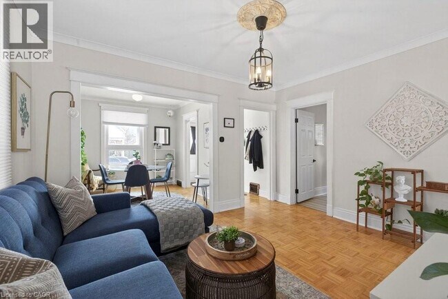 Building Photo - 19 Huxley Ave N