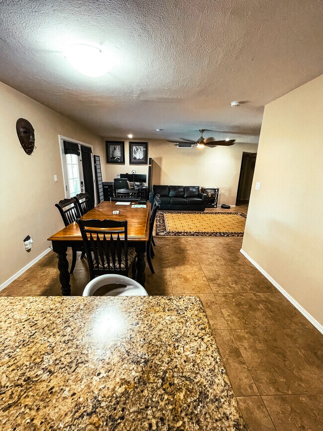 Foto del edificio - 4919 S Country Club Way