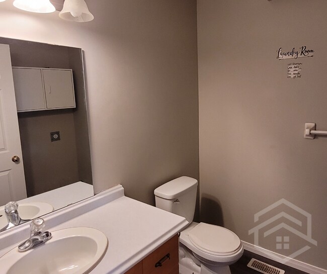 Photo du bâtiment - 3 Bedroom House in Tillsonburg!!