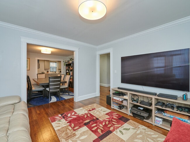 Building Photo - 543 Hyde Park Ave