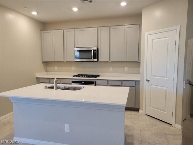 Building Photo - 3180 Segesta Ave