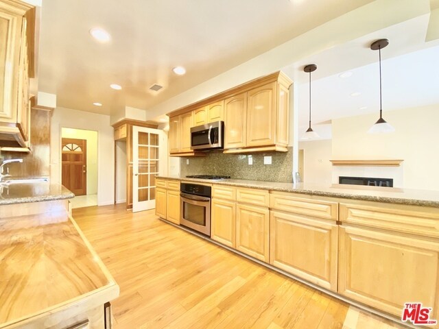 Building Photo - 3211 S Bentley Ave