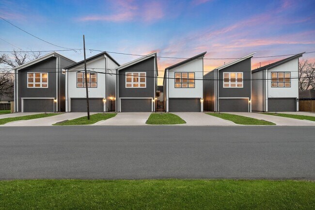 Foto del edificio - 4210 McKinley St