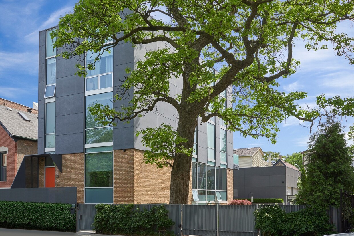 Primary Photo - 1257 N Wolcott Ave