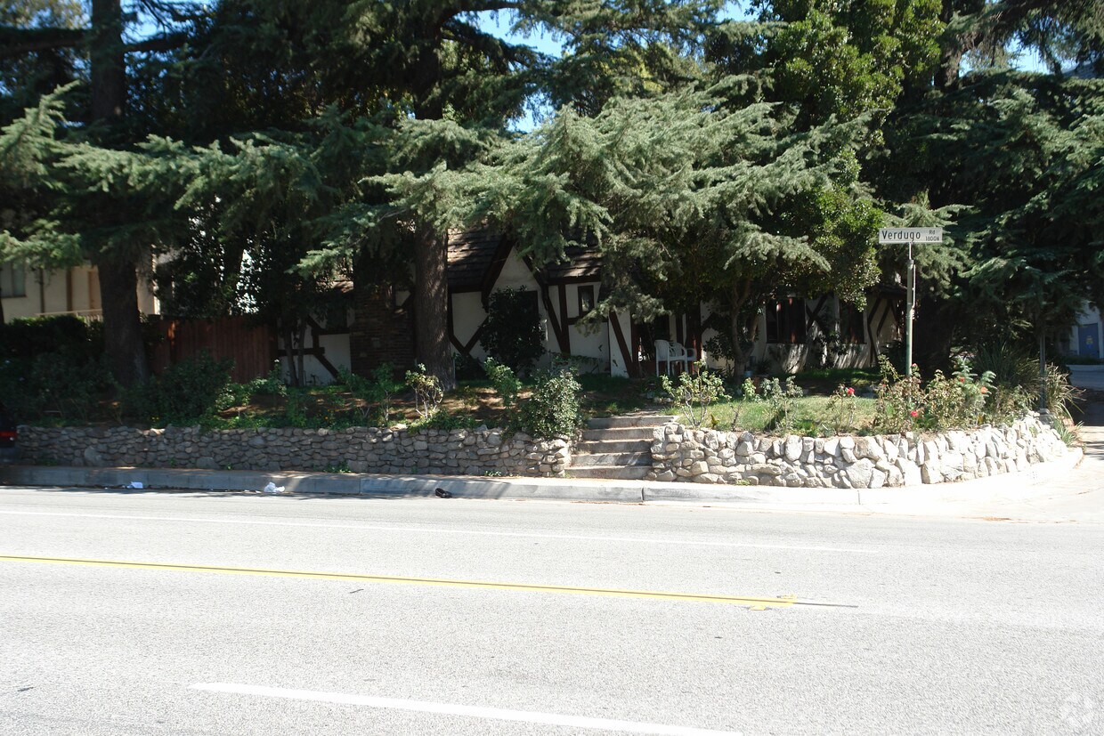 Foto del edificio - 1838 Verdugo Rd