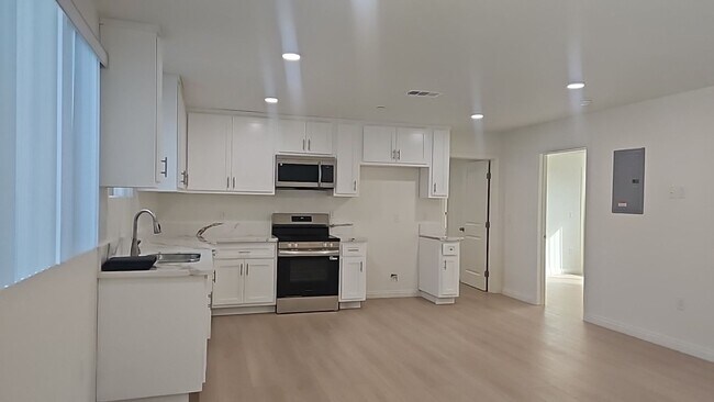 Building Photo - 315 W 56th St