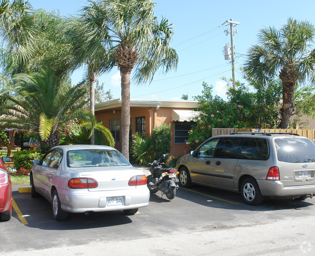 Building Photo - Bernard Apartments