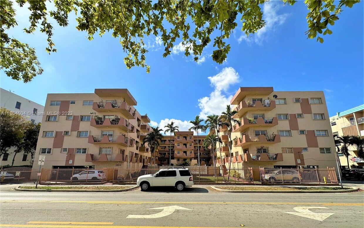 1630 W 46th St Unit 305D, Hialeah, FL 33012 Condo for Rent in Hialeah