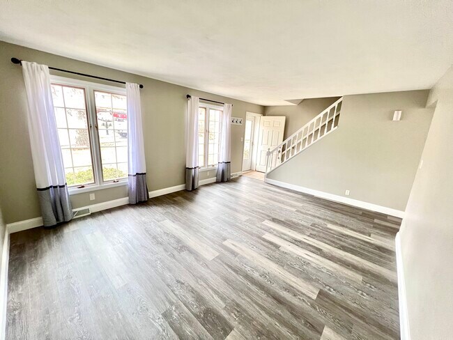 Sala de estar - 2416 E Grandview Ave