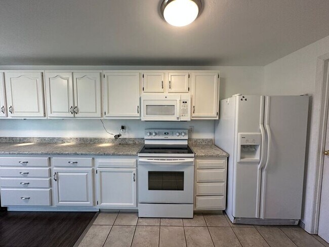 Building Photo - 5854 W 93rd Ave
