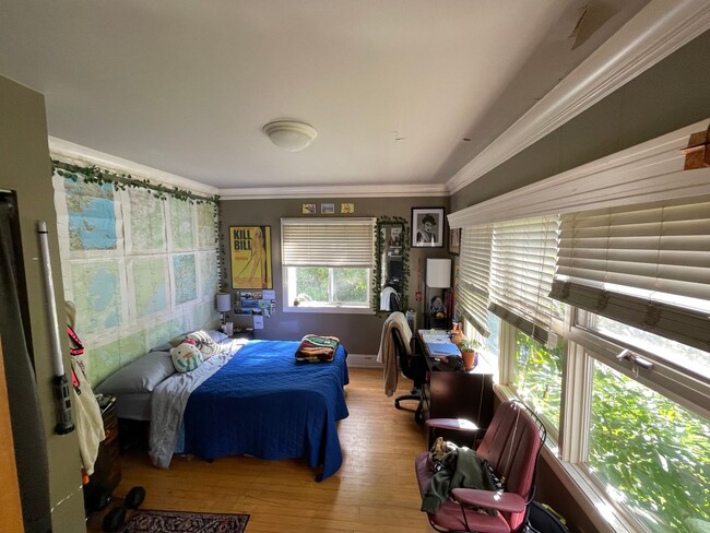 Building Photo - Duluth MN - 6 Bed - 3 Bath - Single Family...