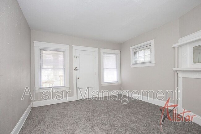 Building Photo - 800 E 95th St