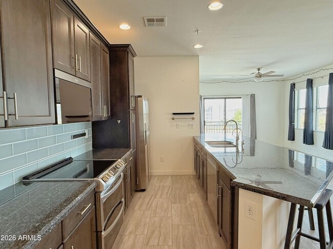 Building Photo - 2511 W Queen Creek Rd