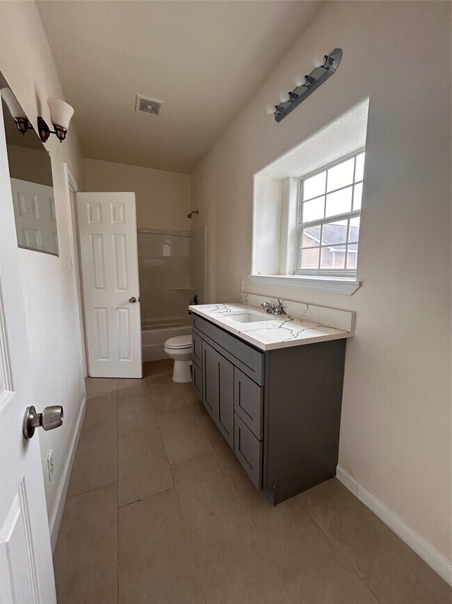 Foto del edificio - 6841 Larkstone St