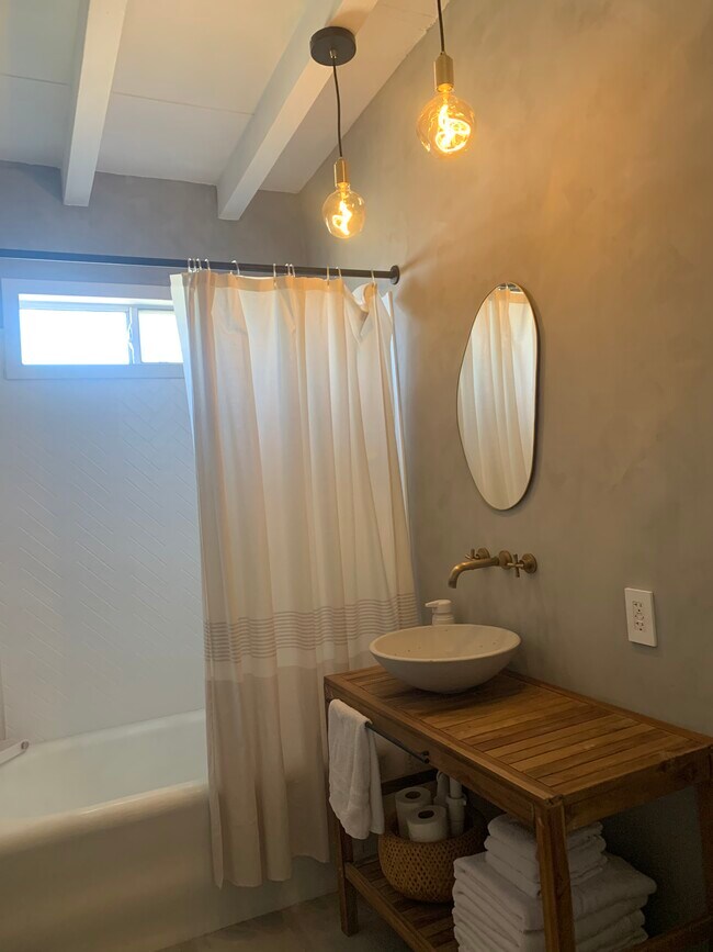 Baño reformado - 6125 Mojave Ave
