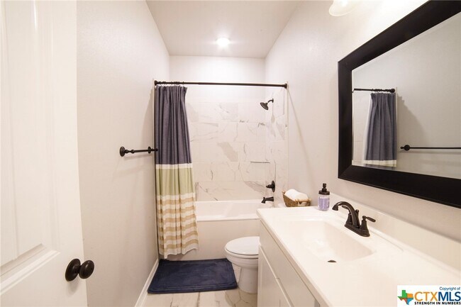 Building Photo - 708 Holstein Dr