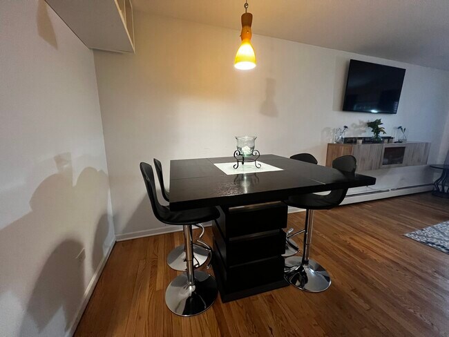 Foto del edificio - 1101 Holiday Ln