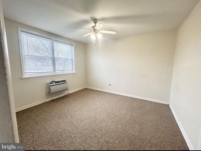 Building Photo - 1409 N 76th St