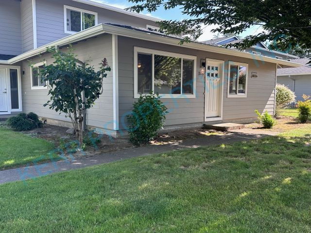 Foto principal - Charming 2-Bedroom Condo Oasis in Gresham ...