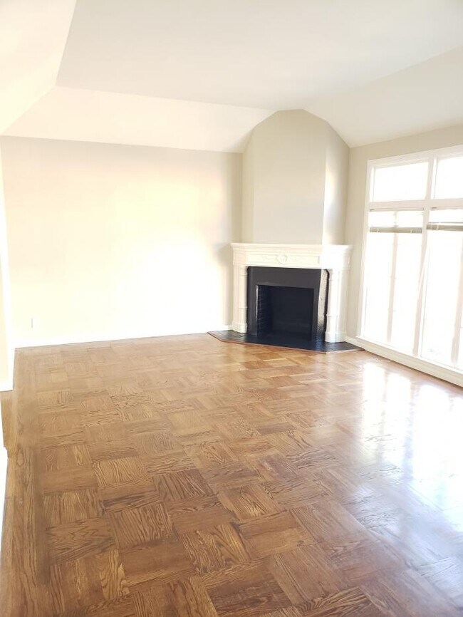 Building Photo - 2 bedroom in San Francisco CA 94127