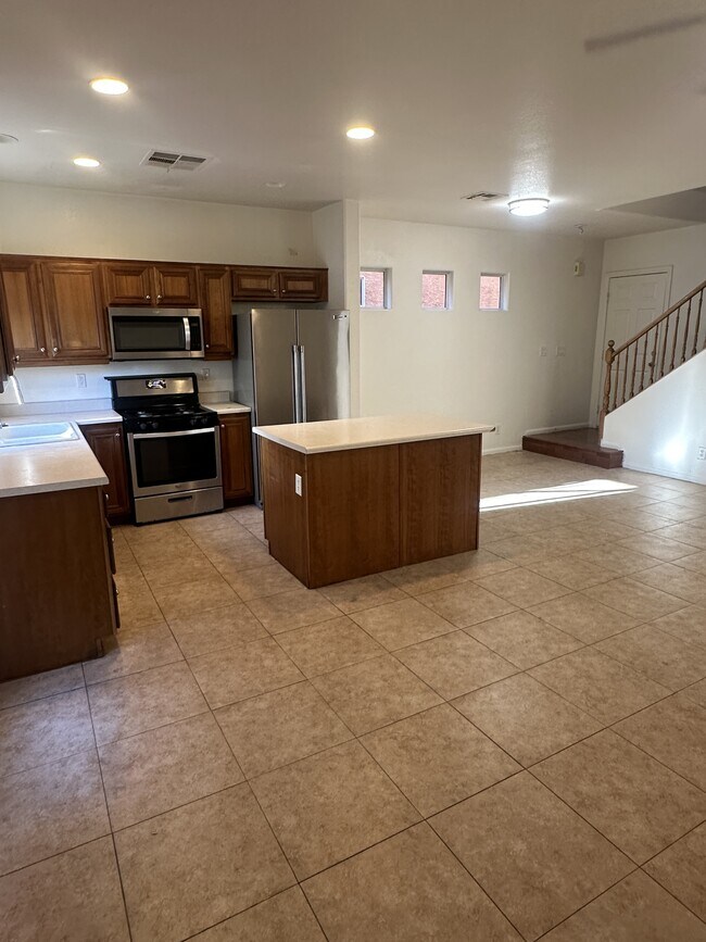 Building Photo - 3639 Water Song Dr