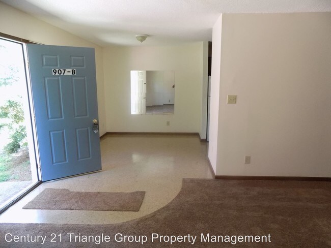 Building Photo - 907 W C St