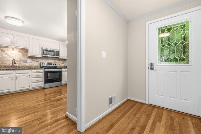 Building Photo - 8931 Park Forest Dr