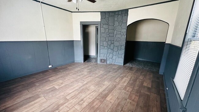 Building Photo - Pet Friendly 2 bedroom house