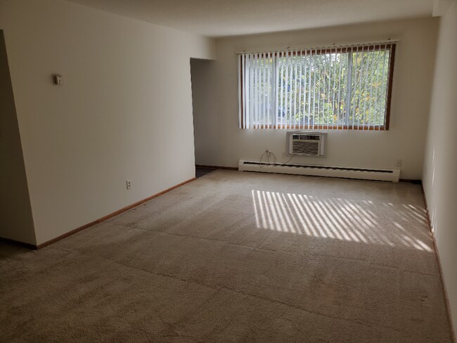 Building Photo - 1086 Como Pl