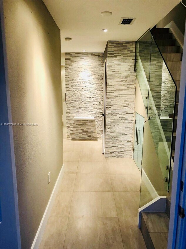 Foto principal - 10704 NW 88th Ave