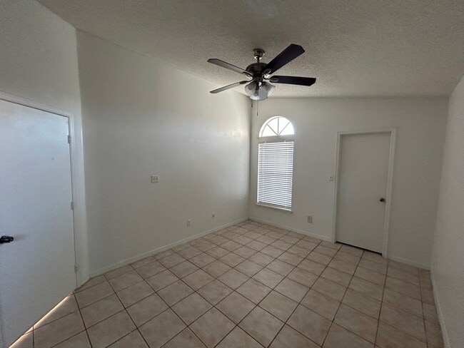 Building Photo - 306 San Gabriel St