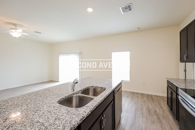 Foto del edificio - 318 NE 29th Ter